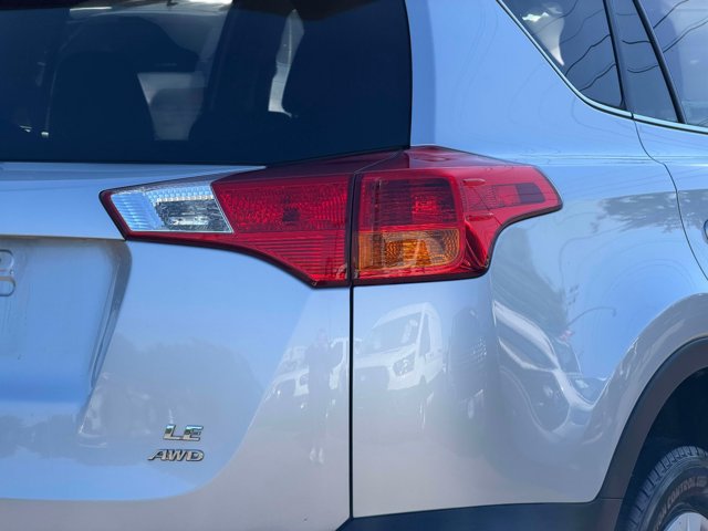 Used 2015 Toyota RAV4 LE AWD/4WD image 12