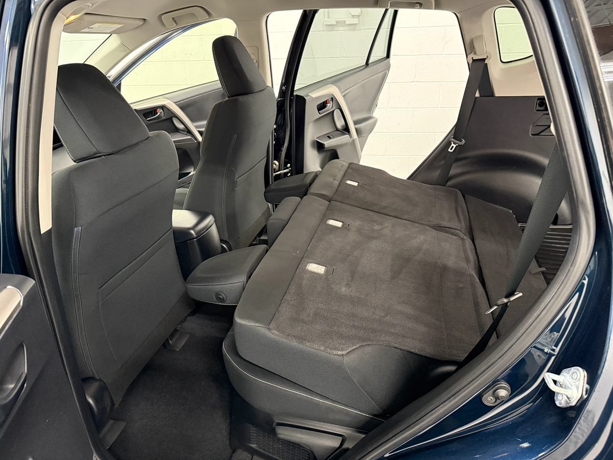 Used 2018 Toyota RAV4 LE AWD/4WD image 14