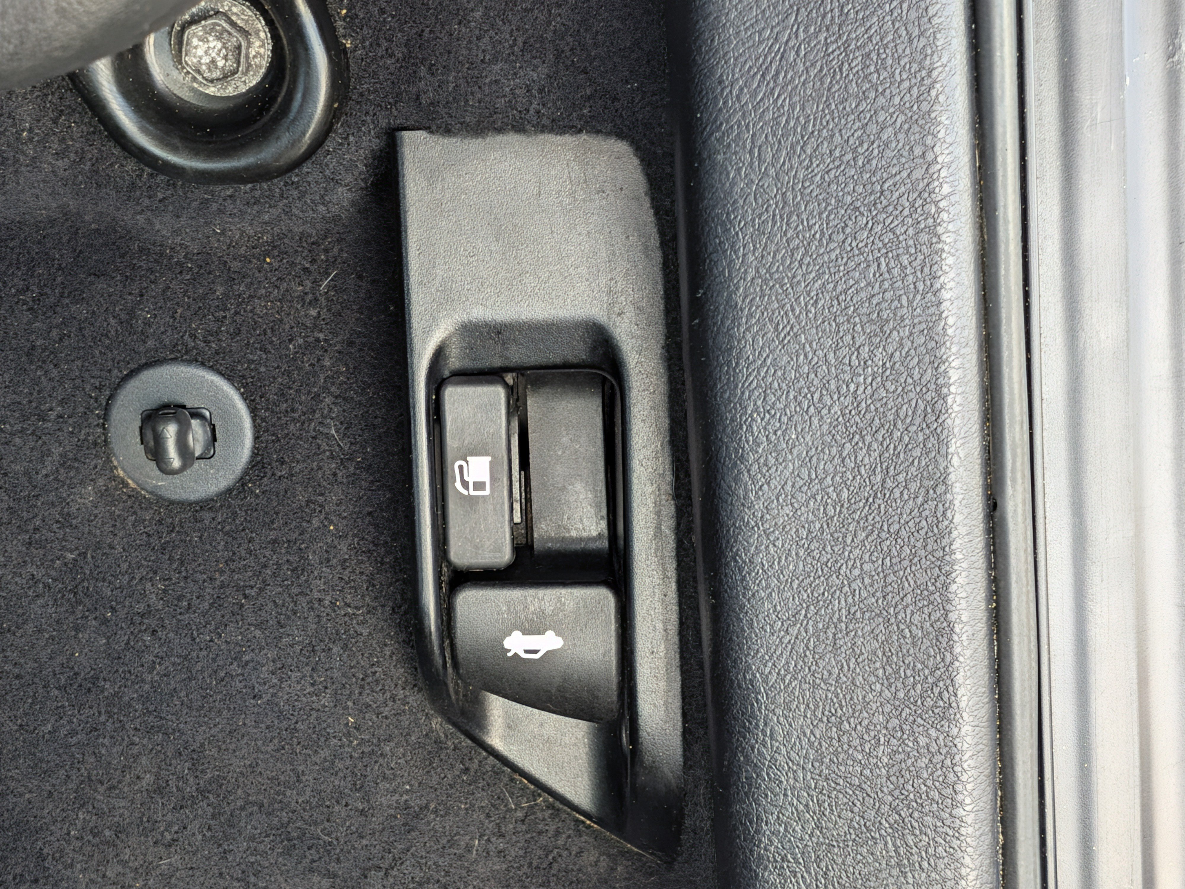 Used 2015 Toyota Camry SE w/ Moonroof Package FWD image 17