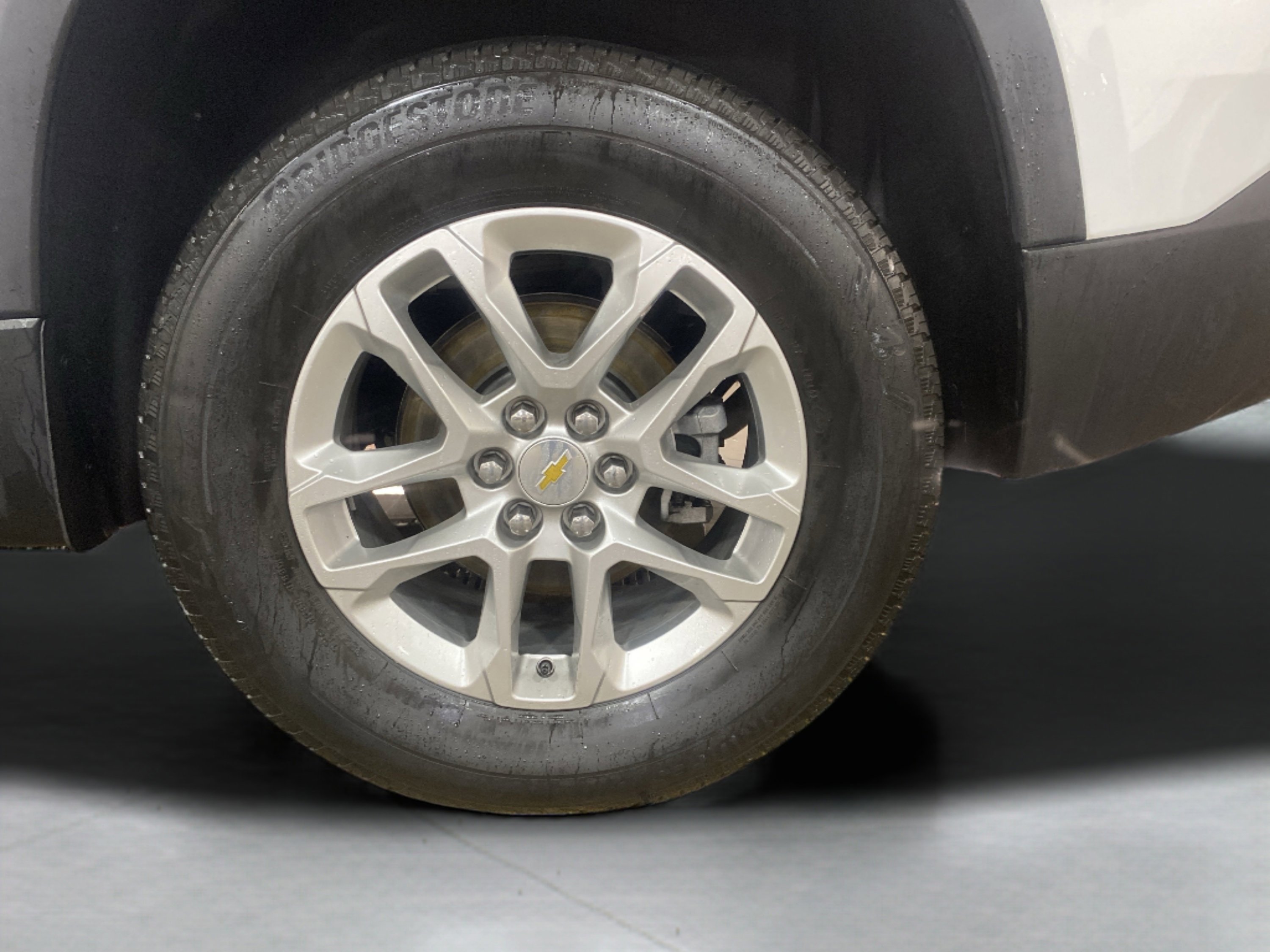 Used 2023 Chevrolet Traverse LS image 9