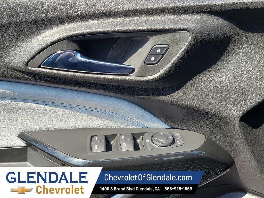 Used 2025 Chevrolet Trax LT FWD image 21