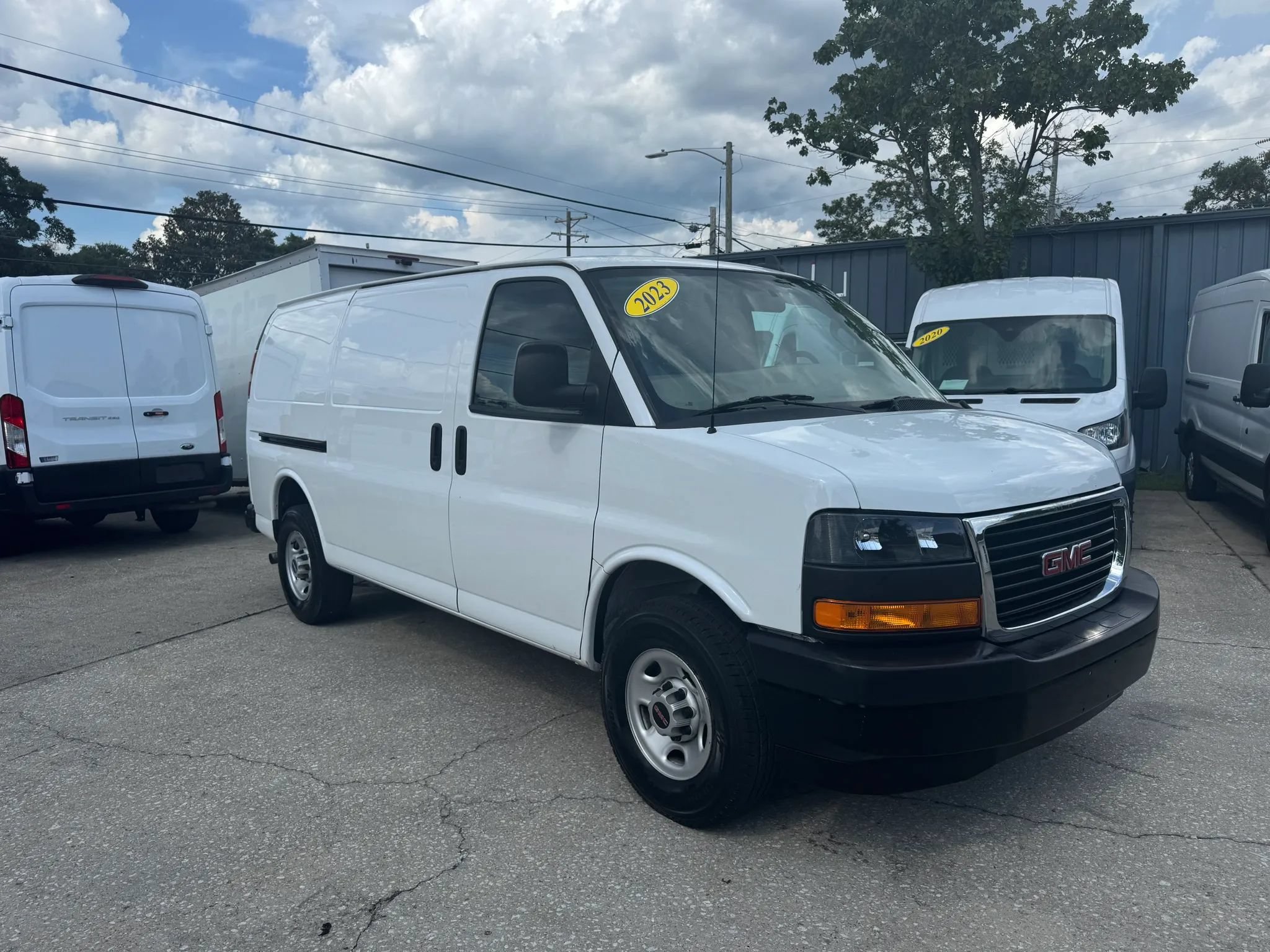 Used 2023 GMC Savana 3500 w/ Driver Convenience Package RWD image 2