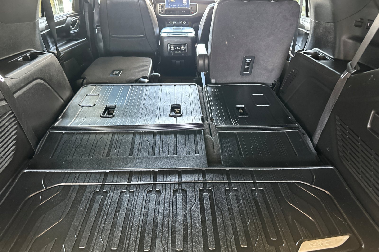Used 2024 GMC Yukon AT4 w/ Technology Package AWD/4WD image 16