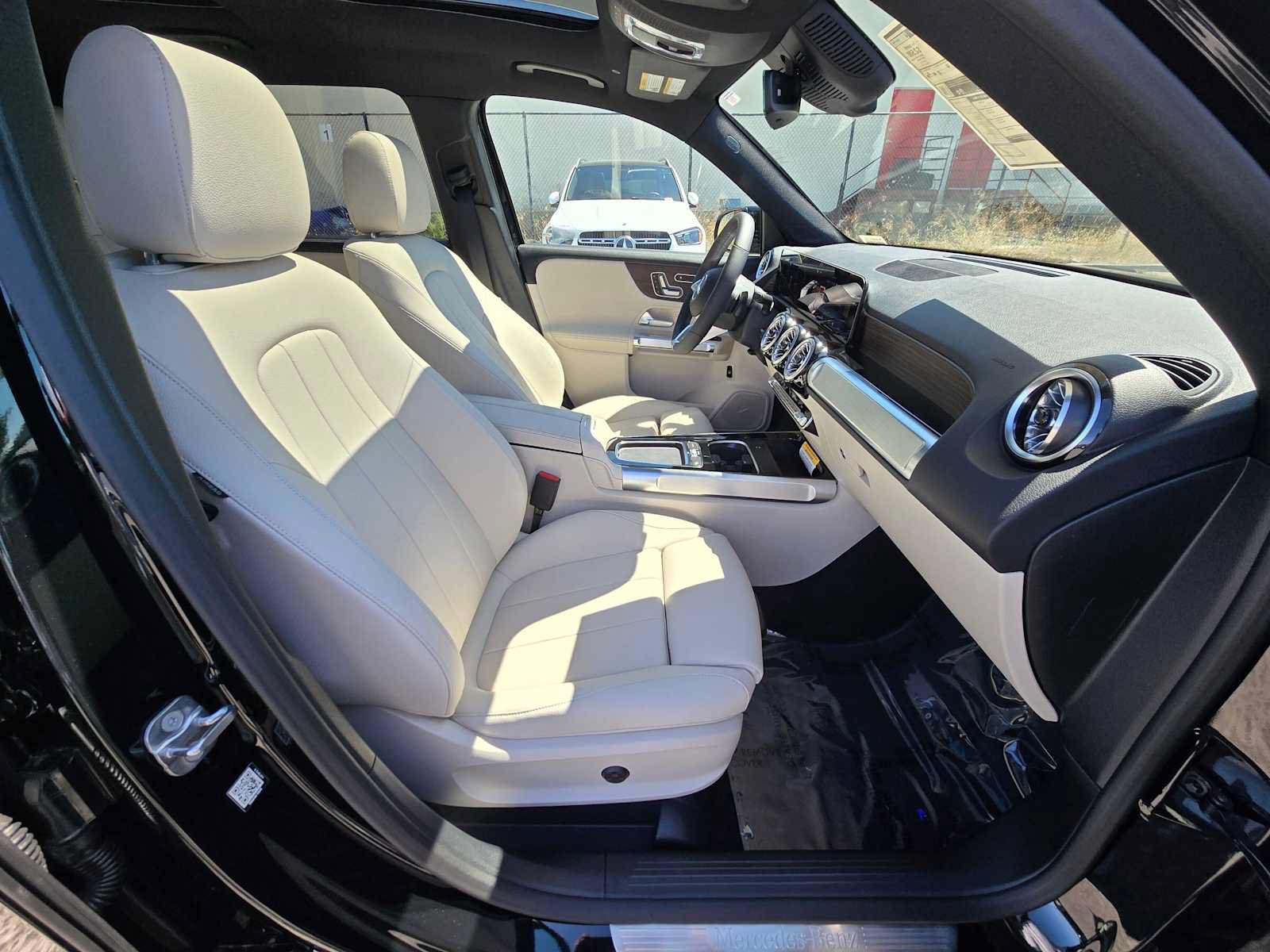 New 2026 Mercedes-Benz GLB 250 image 10