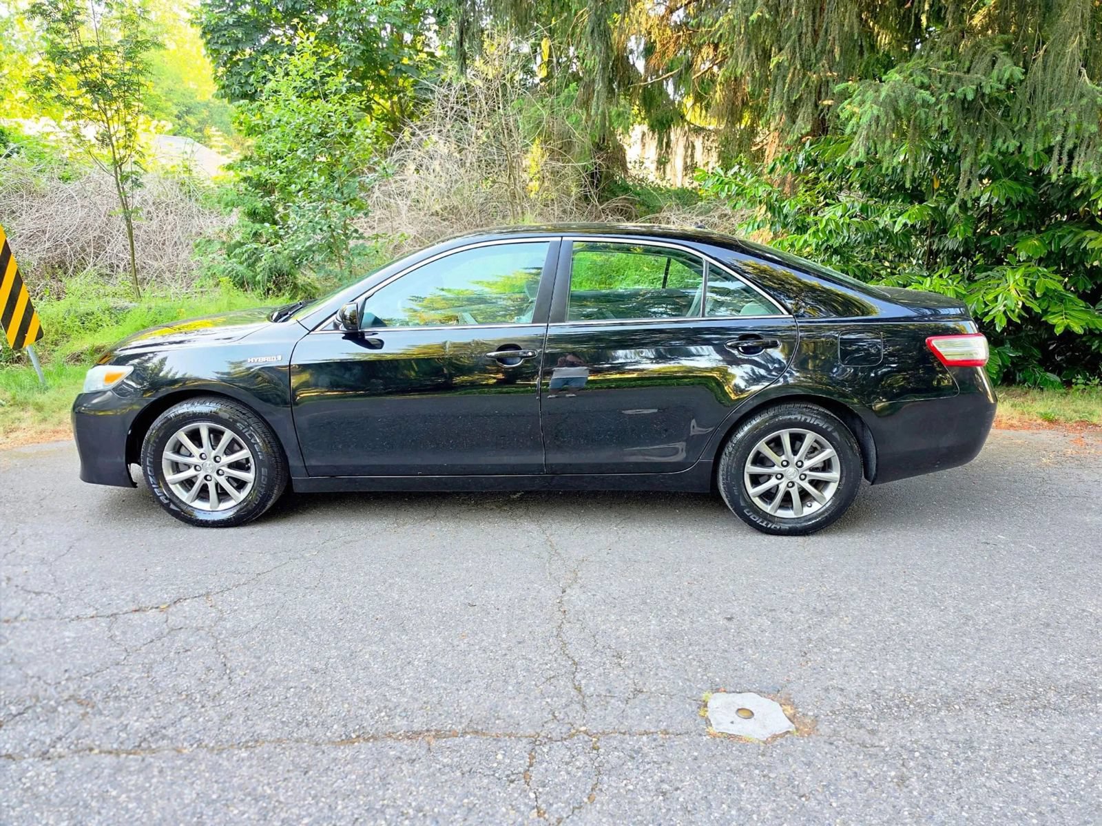 Used 2010 Toyota Camry Hybrid FWD image 2