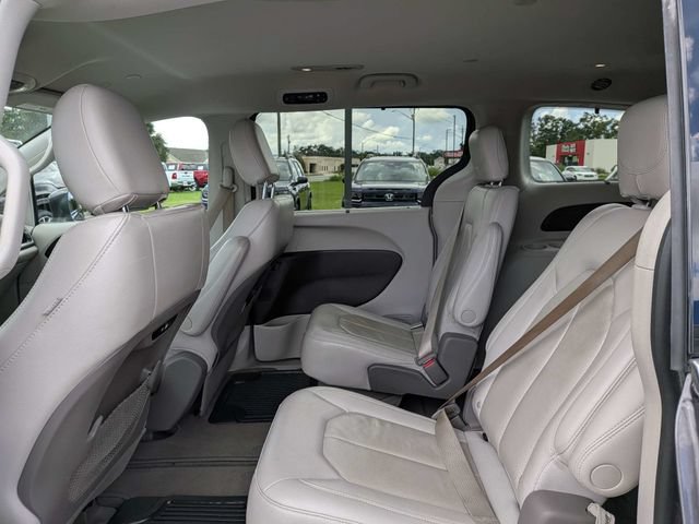 Used 2021 Chrysler Pacifica Touring-L FWD image 14