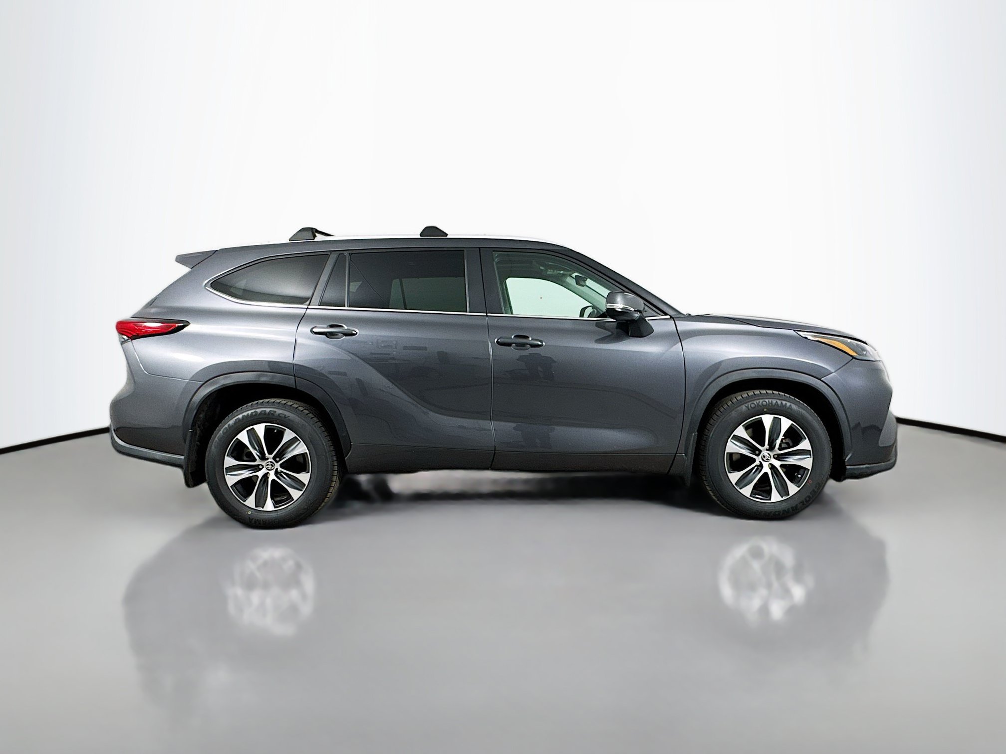 Used 2023 Toyota Highlander XLE AWD/4WD image 8