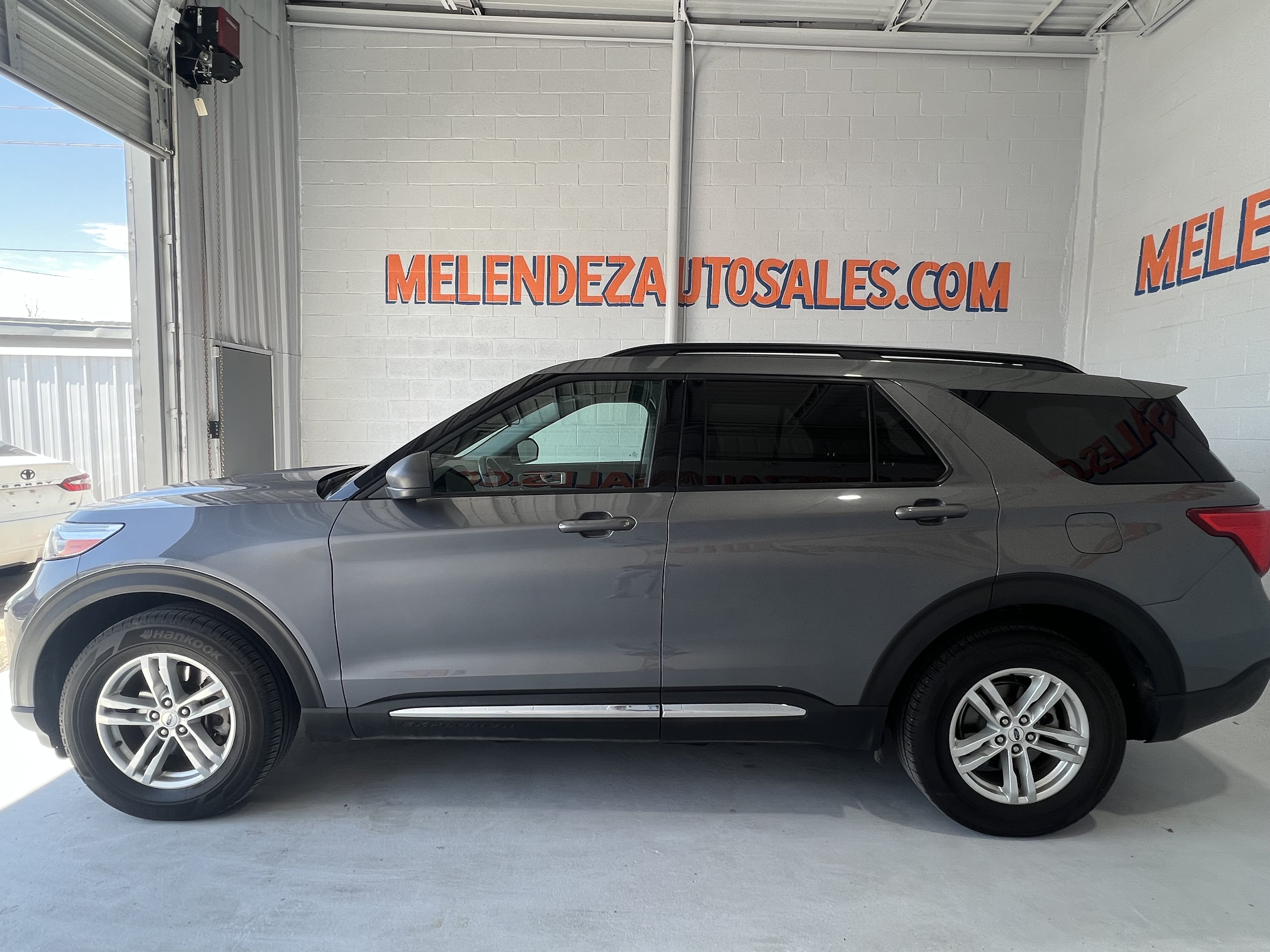 Used 2022 Ford Explorer XLT AWD/4WD image 2