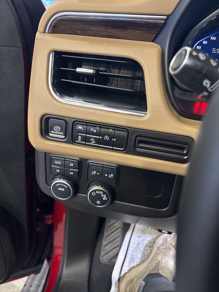 Used 2023 Chevrolet Suburban Premier image 7