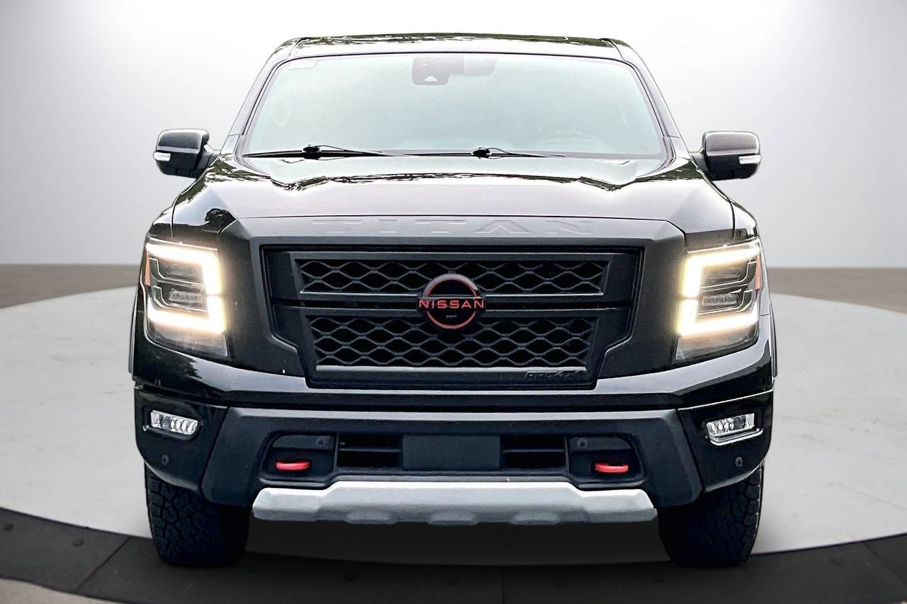 Used 2023 Nissan Titan PRO-4X w/ Pro-4x Convenience Package AWD/4WD image 3