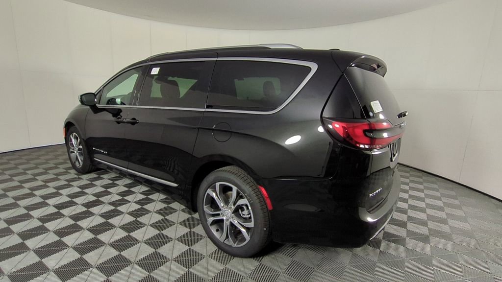 New 2026 Chrysler Pacifica Pinnacle w/ Trailer Tow Group FWD image 7