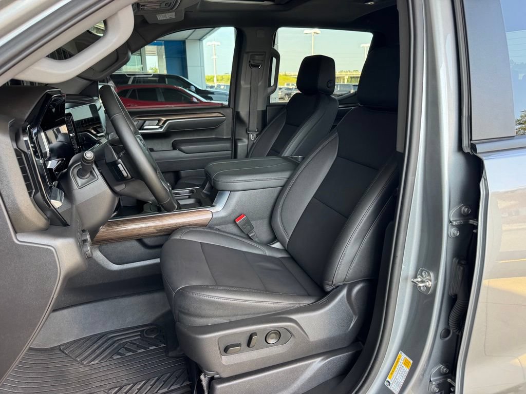 Used 2026 Chevrolet Silverado 1500 LT Trail Boss w/ Safety Package AWD/4WD image 19