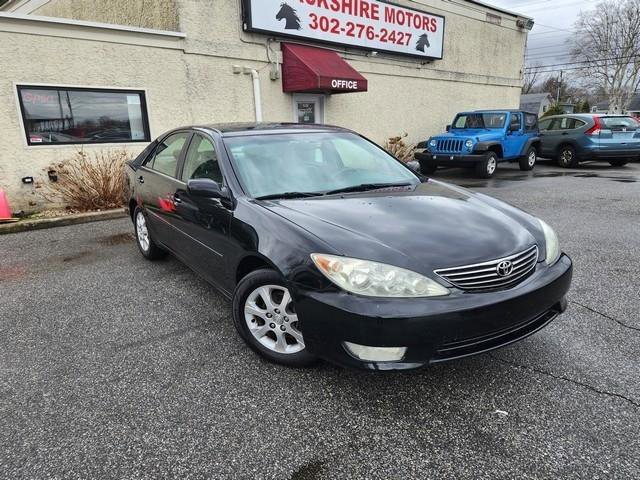 Used 2005 Toyota Camry LE FWD image 1