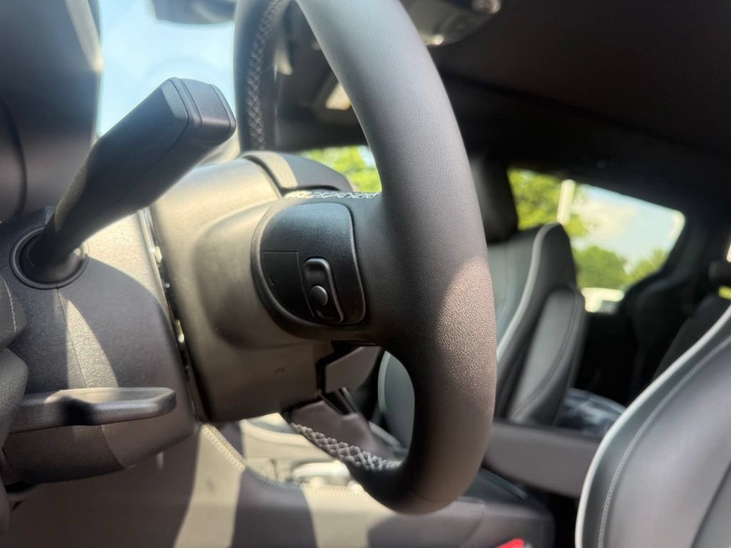 New 2027 Chrysler Pacifica Limited FWD image 16