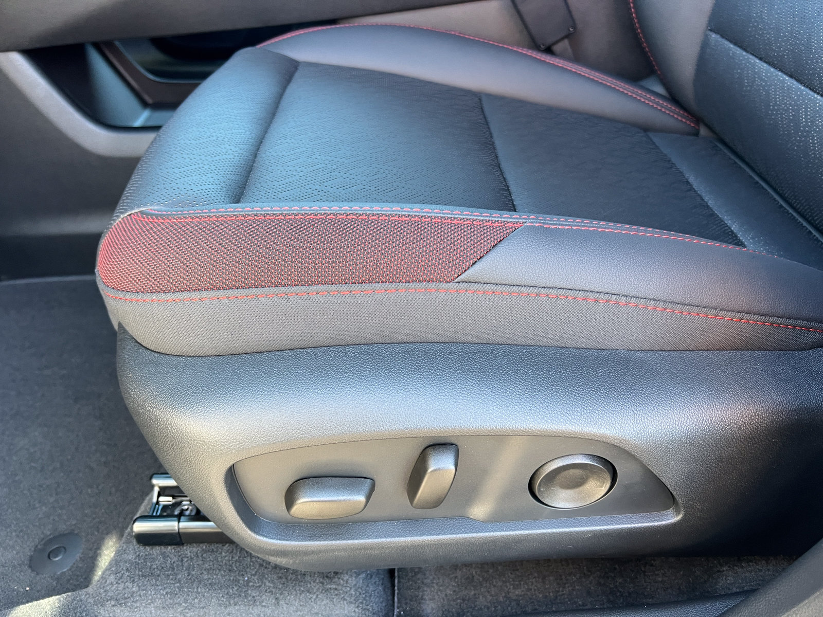 New 2027 Chevrolet Equinox RS w/ Safety and Technology Package AWD/4WD image 8