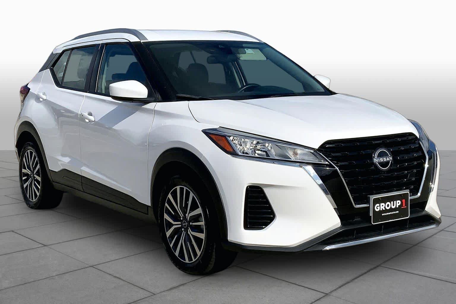 Used 2023 Nissan Kicks SV FWD image 3