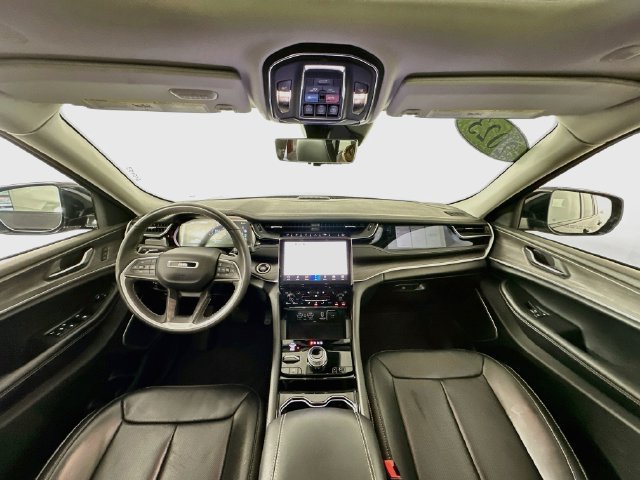 Used 2023 Jeep Grand Cherokee 4WD 4xe w/ Luxury Tech Group II image 3