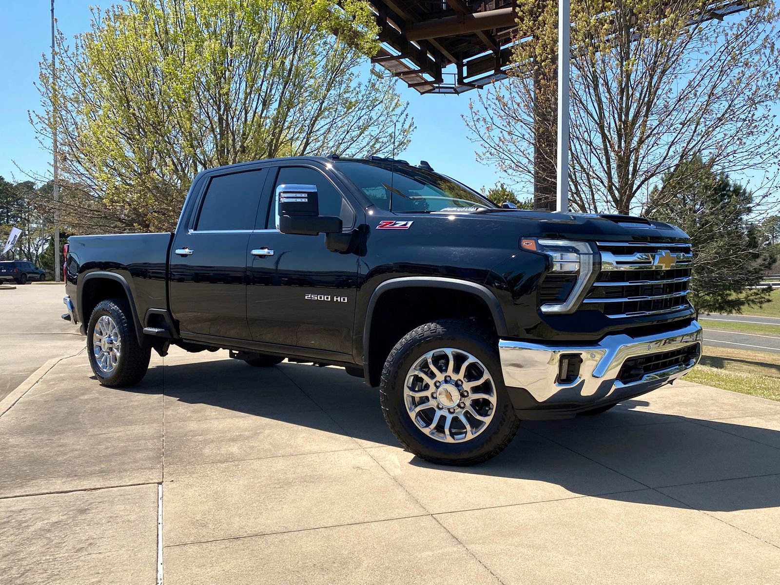 Used 2025 Chevrolet Silverado 2500 LTZ w/ LTZ Plus Package image 1