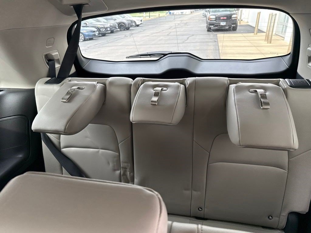 Used 2022 Nissan Pathfinder SL AWD/4WD image 9