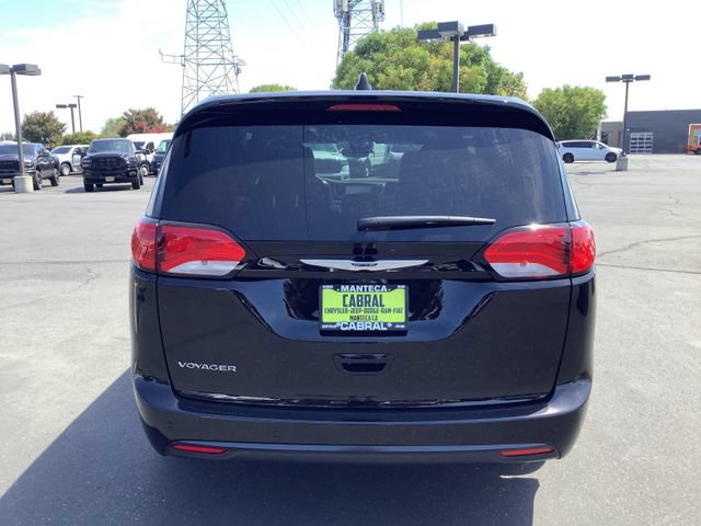 Used 2025 Chrysler Voyager LX FWD image 27