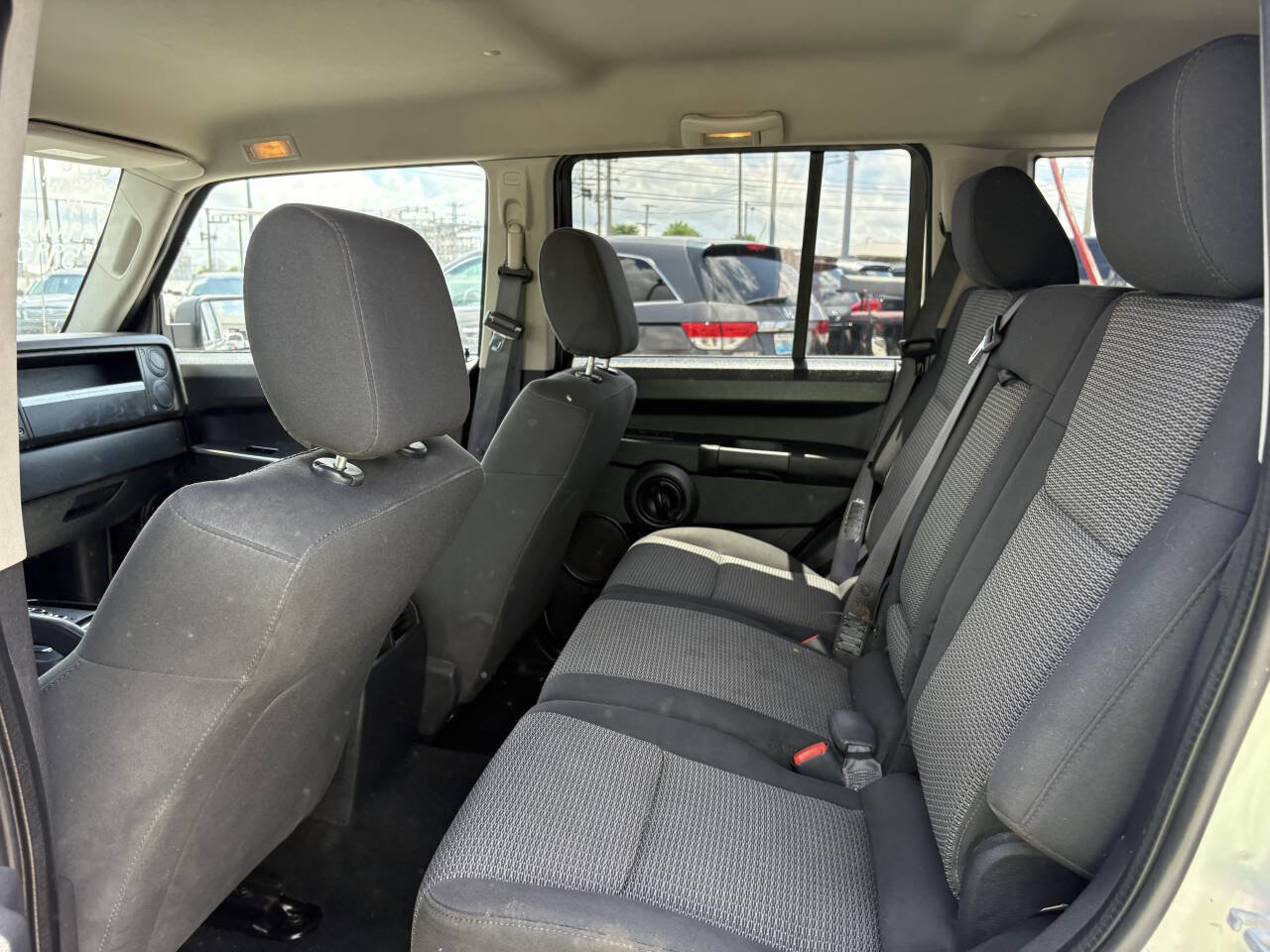 Used 2008 Jeep Commander Sport image 16