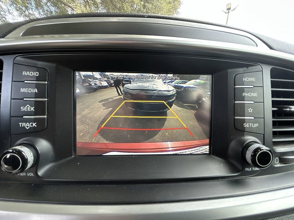 Used 2020 Kia Sorento LX FWD image 18