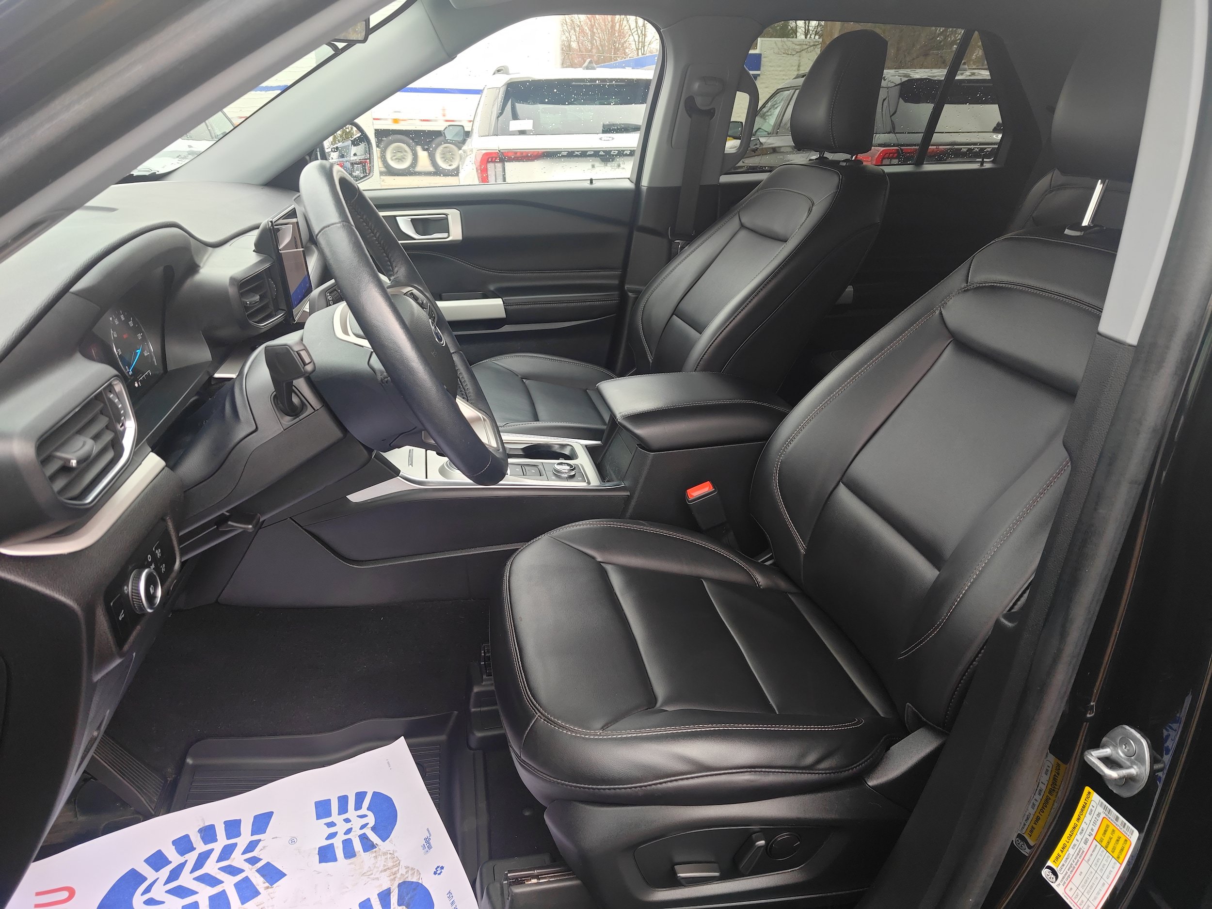 Used 2023 Ford Explorer XLT w/ Equipment Group 202A AWD/4WD image 13