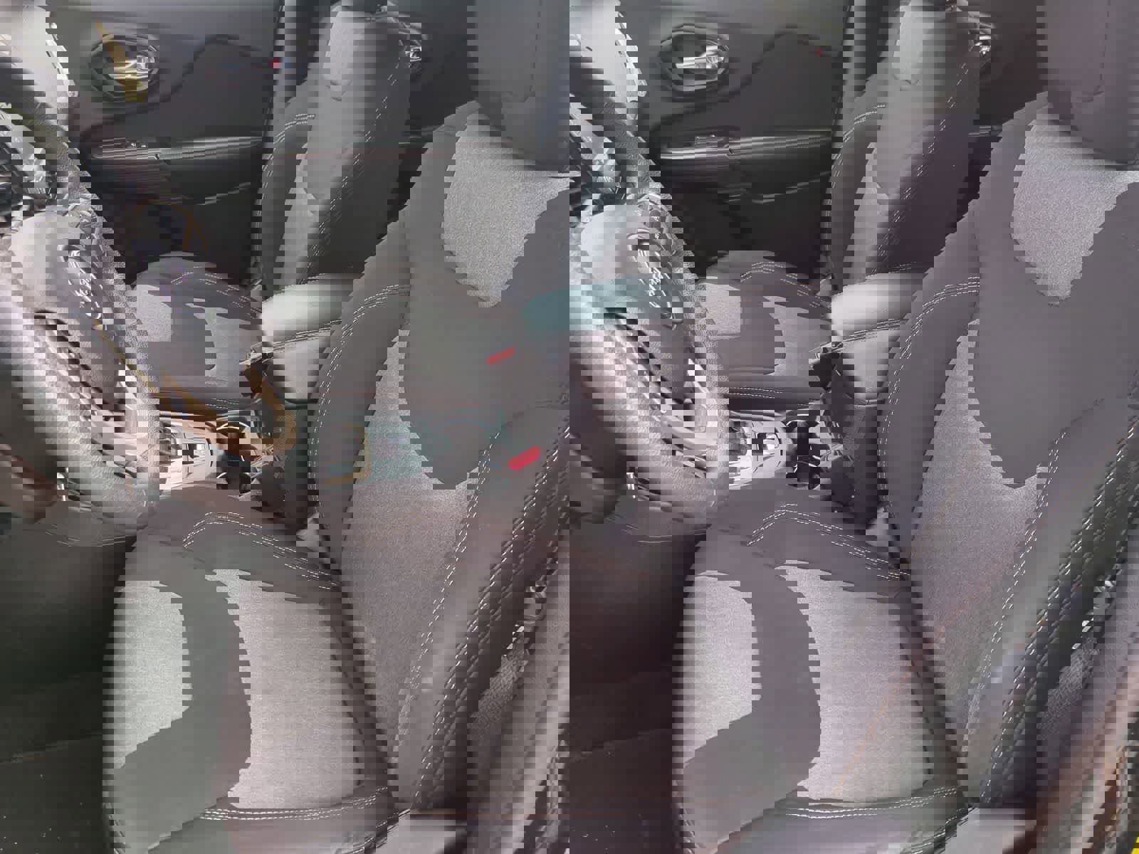 Used 2014 Jeep Cherokee Sport image 16