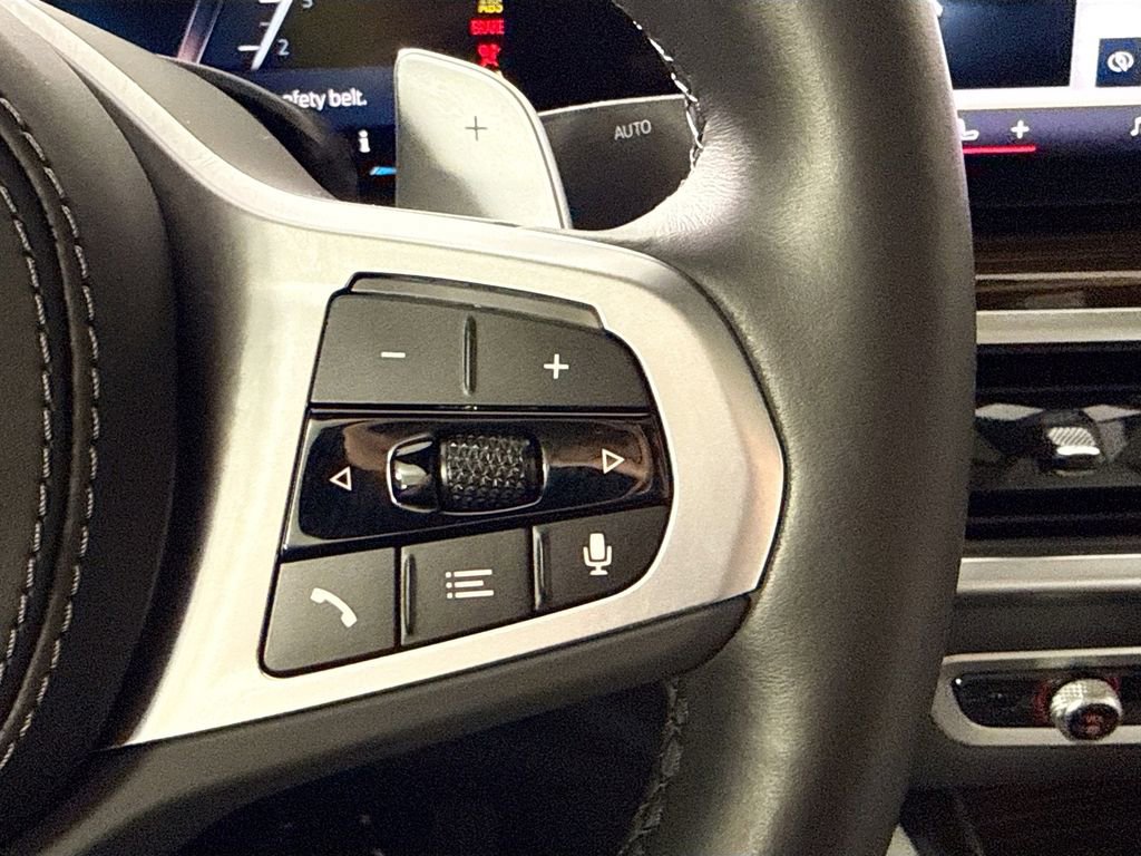 Used 2024 BMW X6 xDrive40i w/ Premium Package image 12