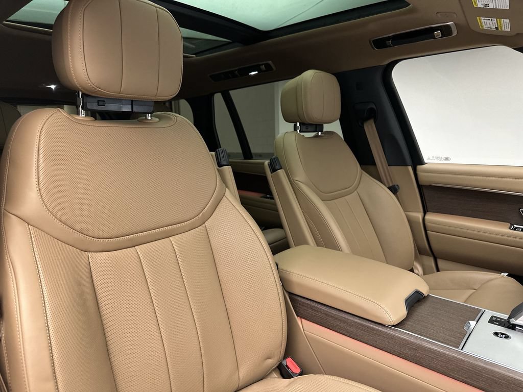 Used 2024 Land Rover Range Rover Long Wheelbase SE AWD/4WD image 11