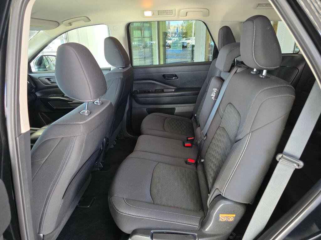 Used 2025 Nissan Pathfinder SV image 37