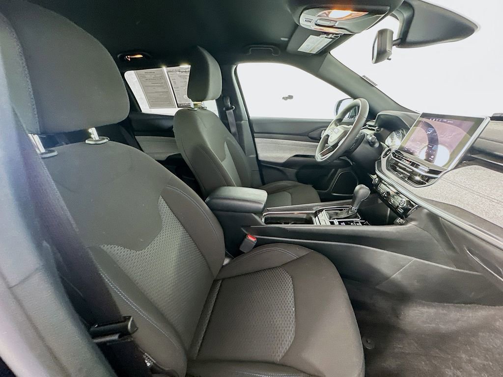Used 2024 Jeep Compass Sport image 25