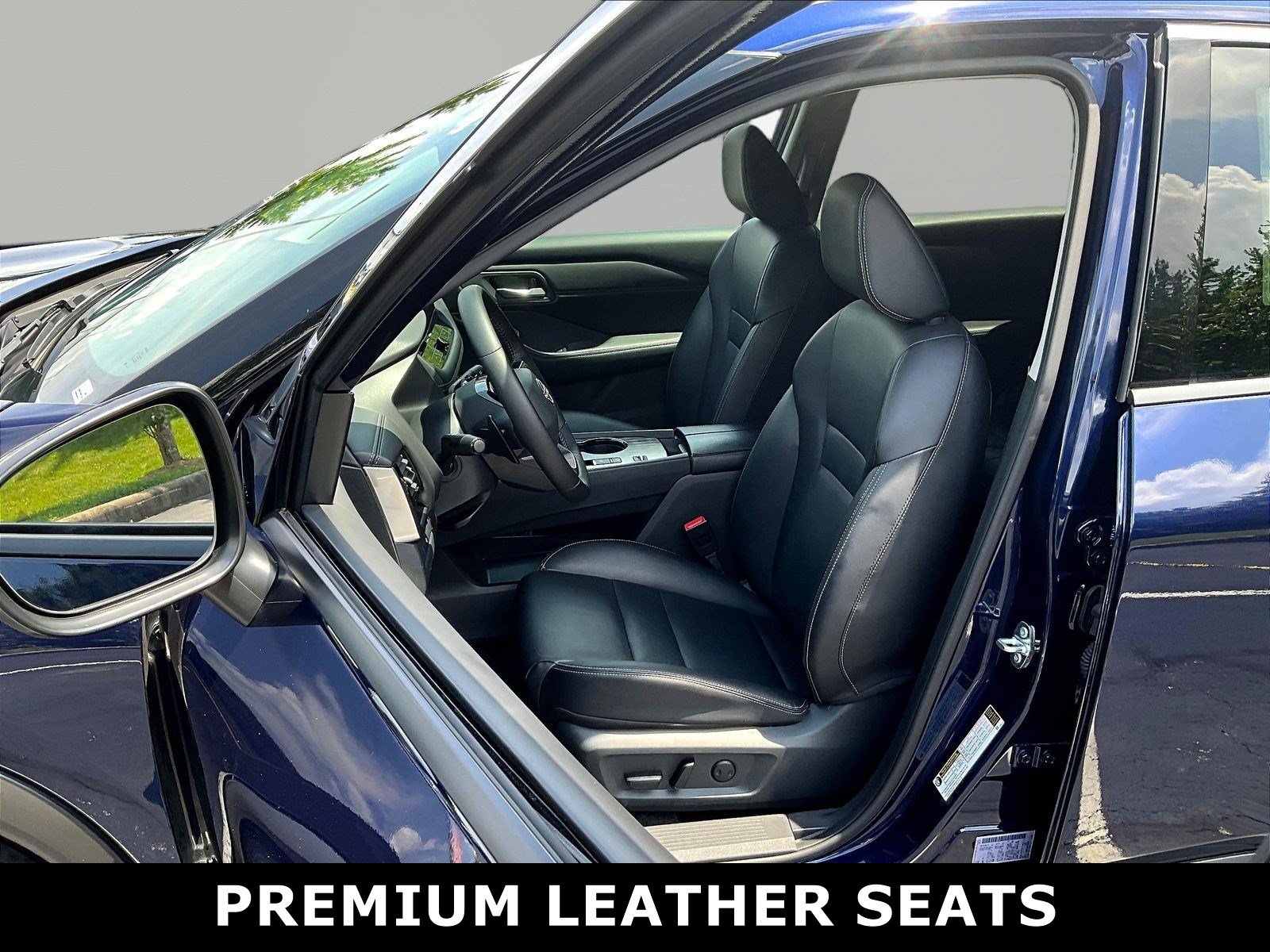 Used 2026 Nissan Rogue SL FWD image 2