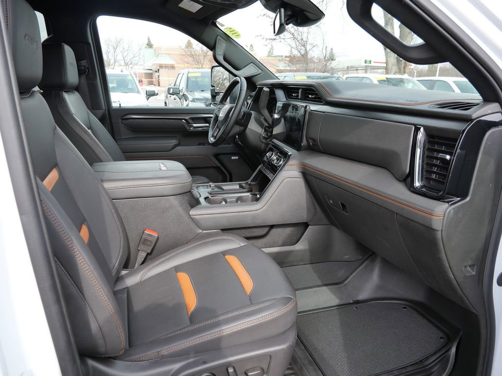 Used 2025 GMC Sierra 2500 AT4 image 14