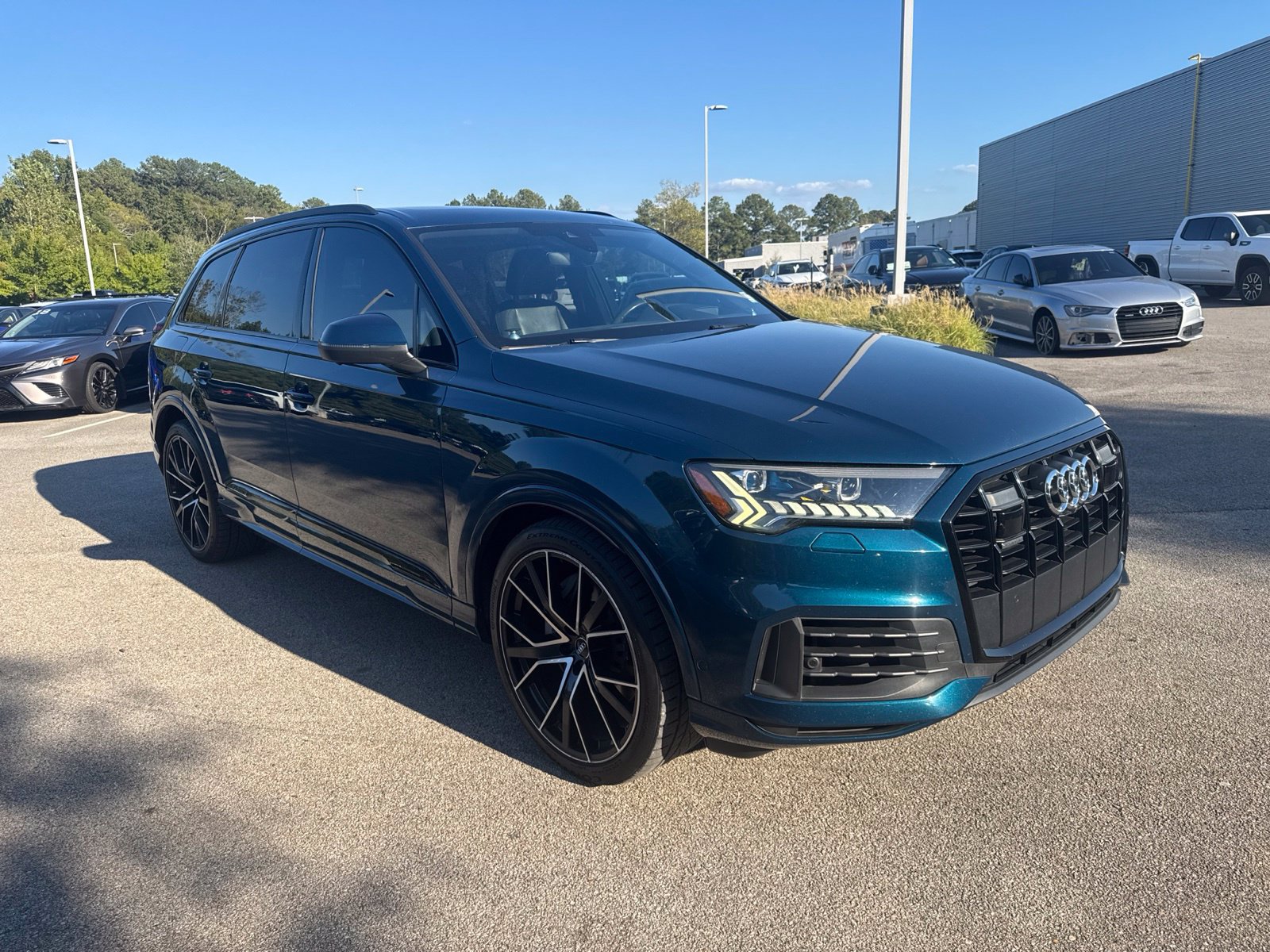 Used 2020 Audi Q7 3.0T Prestige w/ Black Optic Package AWD/4WD image 3