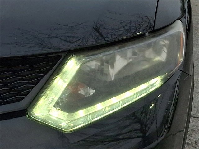 Used 2016 Nissan Rogue S image 9
