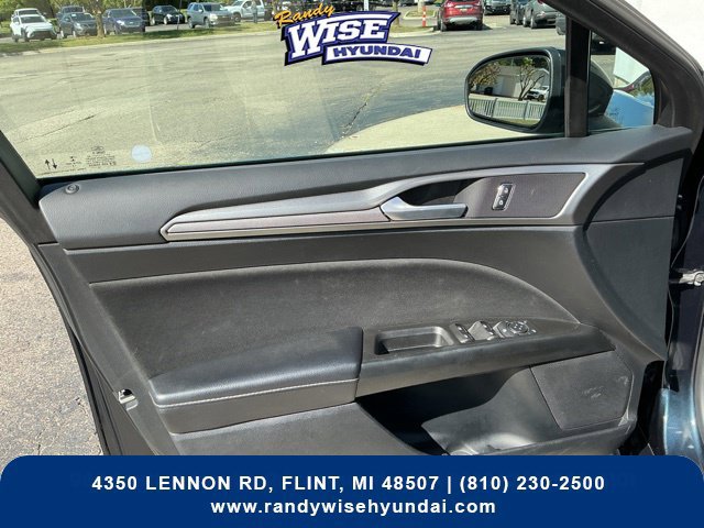 Used 2020 Ford Fusion SE AWD/4WD image 16
