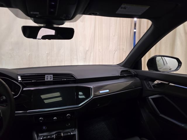 Certified 2025 Audi Q3 2.0T Premium Plus w/ Premium Plus Package AWD/4WD image 31