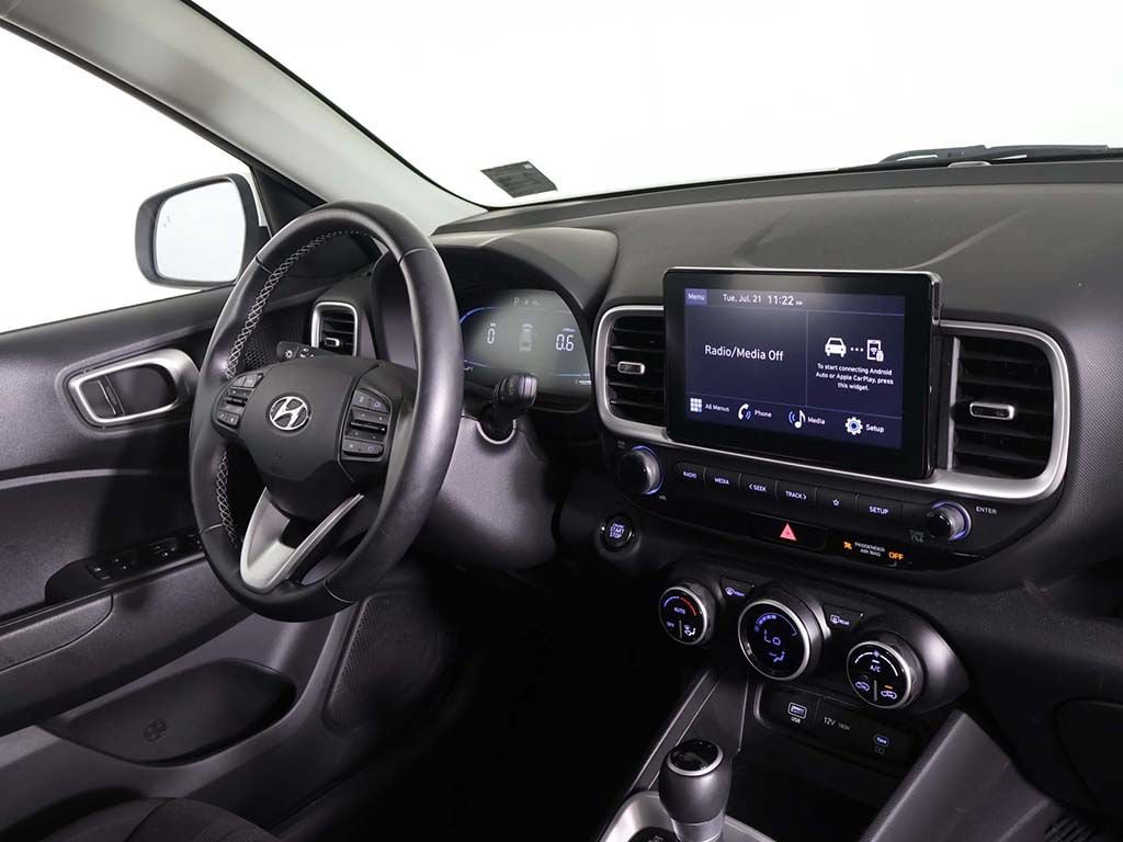Certified 2024 Hyundai Venue SEL FWD image 31