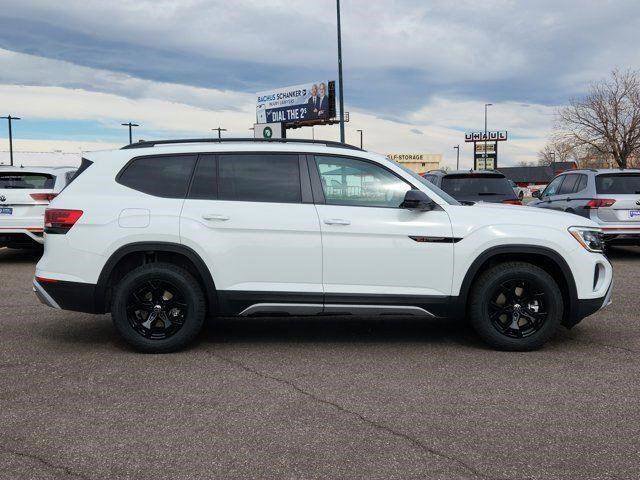 New 2025 Volkswagen Atlas Peak Edition SE image 2