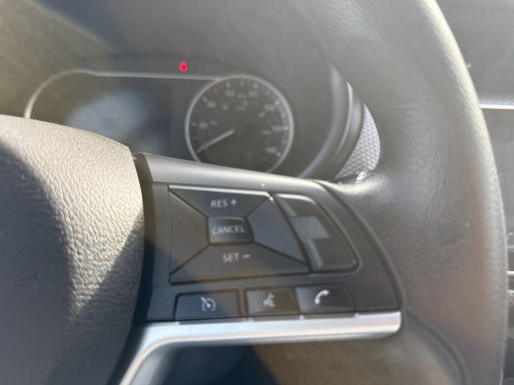 Used 2018 Nissan Kicks SV FWD image 25