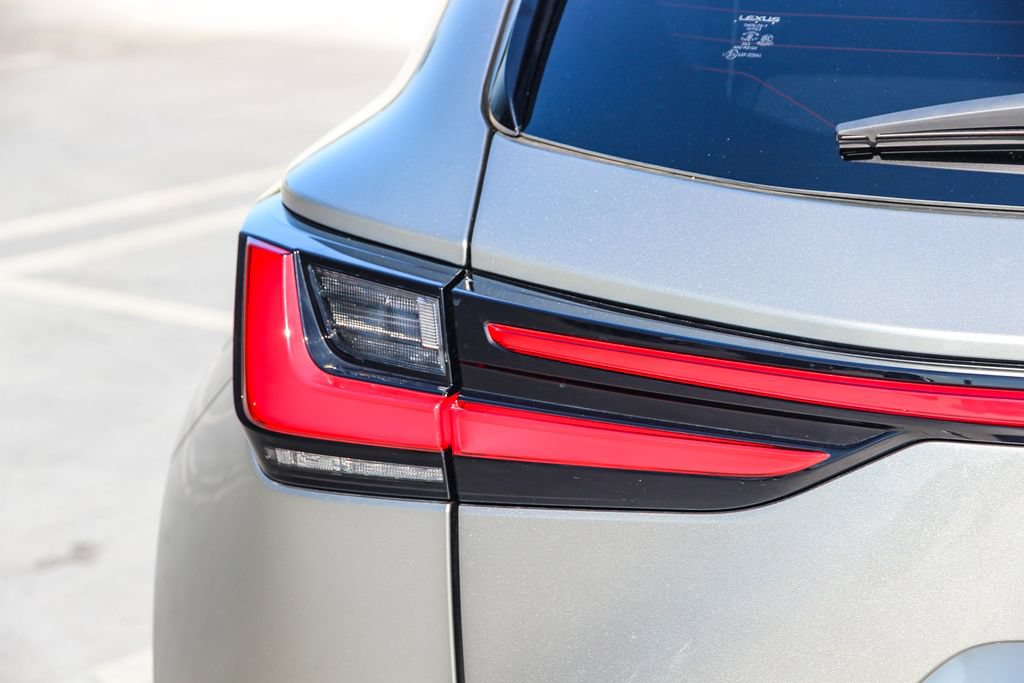 Certified 2025 Lexus NX 250 FWD image 8