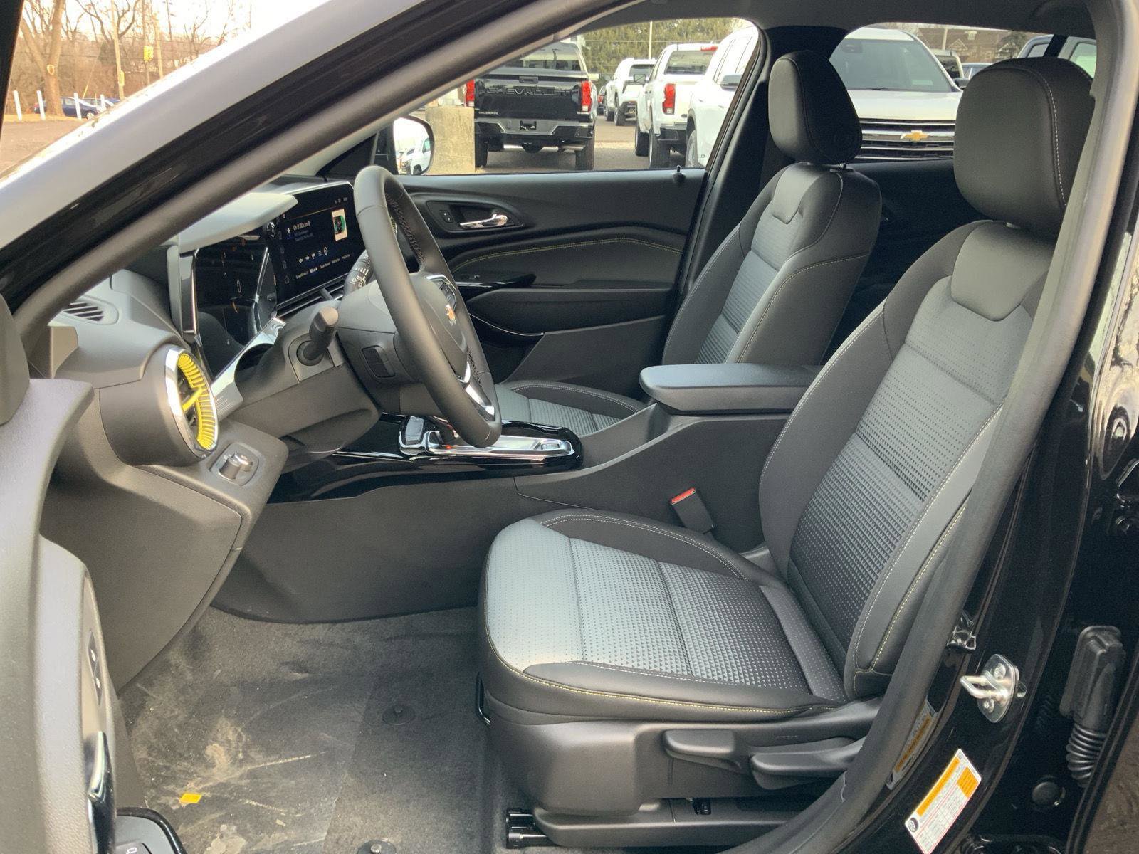 New 2026 Chevrolet Trax LT w/ Driver Confidence Package image 10