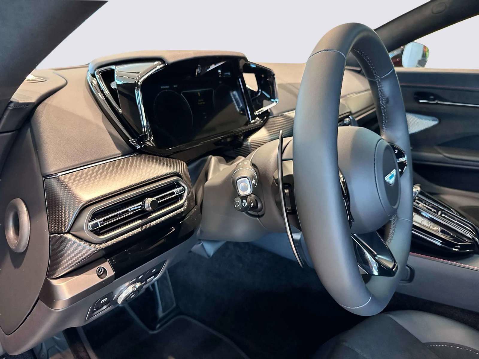 New 2025 Aston Martin V8 Vantage Coupe image 19