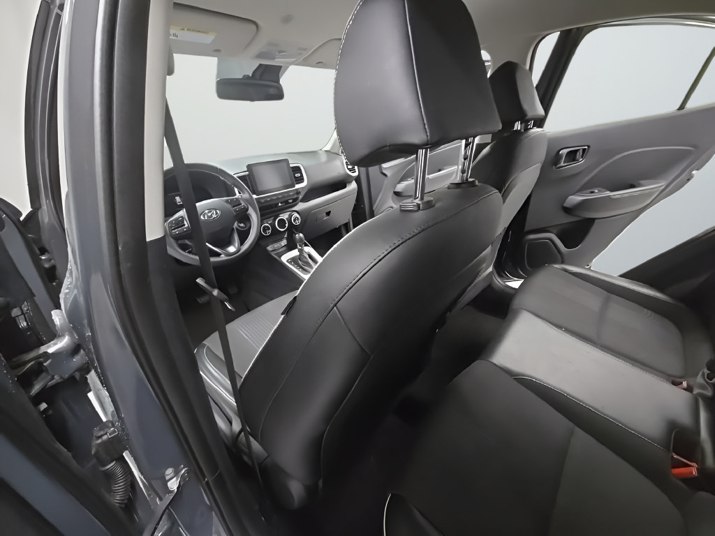 Certified 2026 Hyundai Venue SEL FWD image 17
