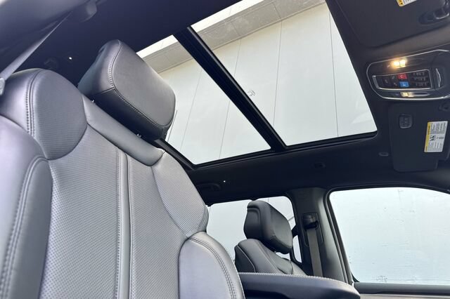 New 2026 Jeep Grand Wagoneer Limited AWD/4WD image 15