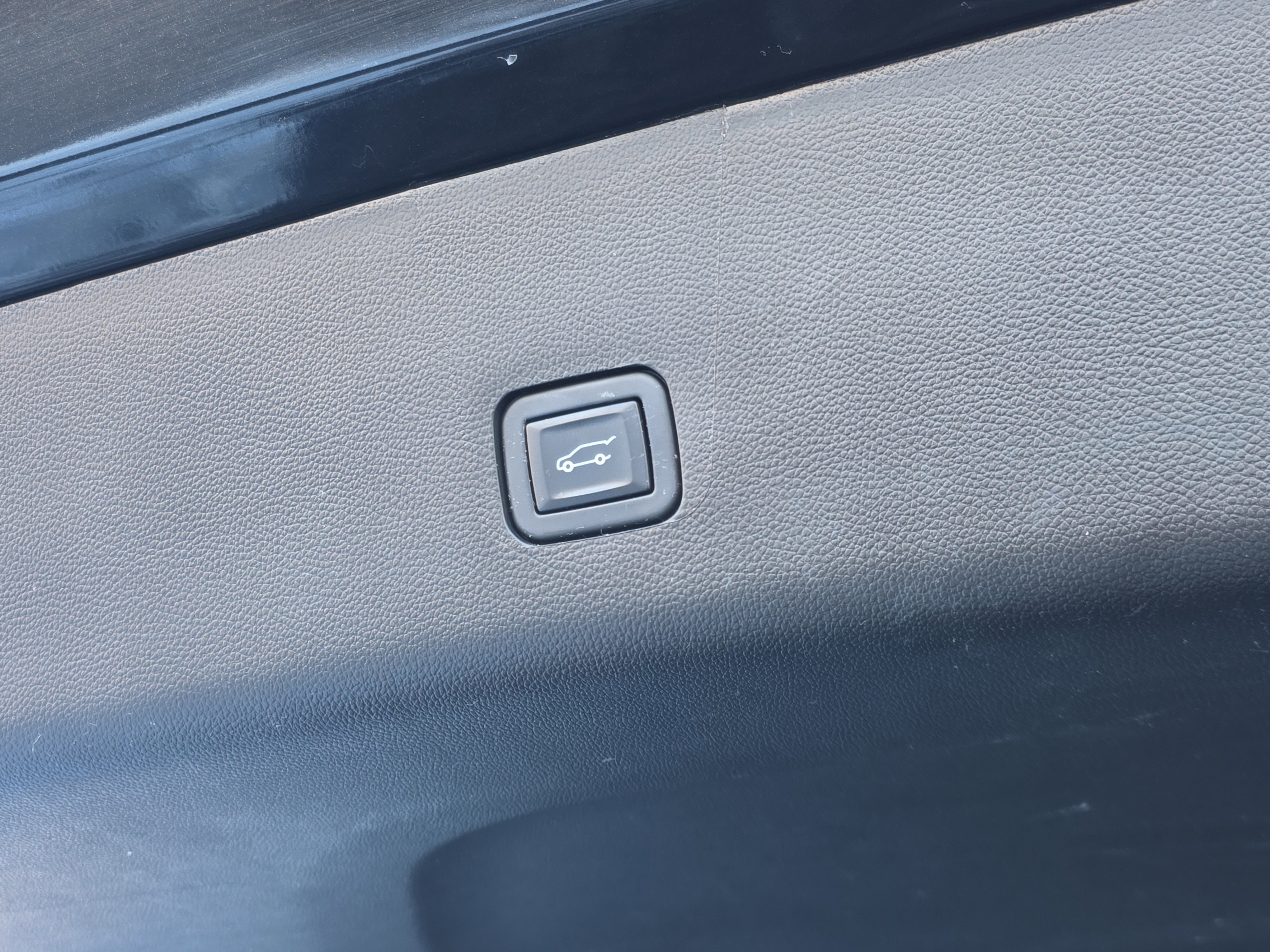 Used 2023 Chevrolet Traverse LT image 40