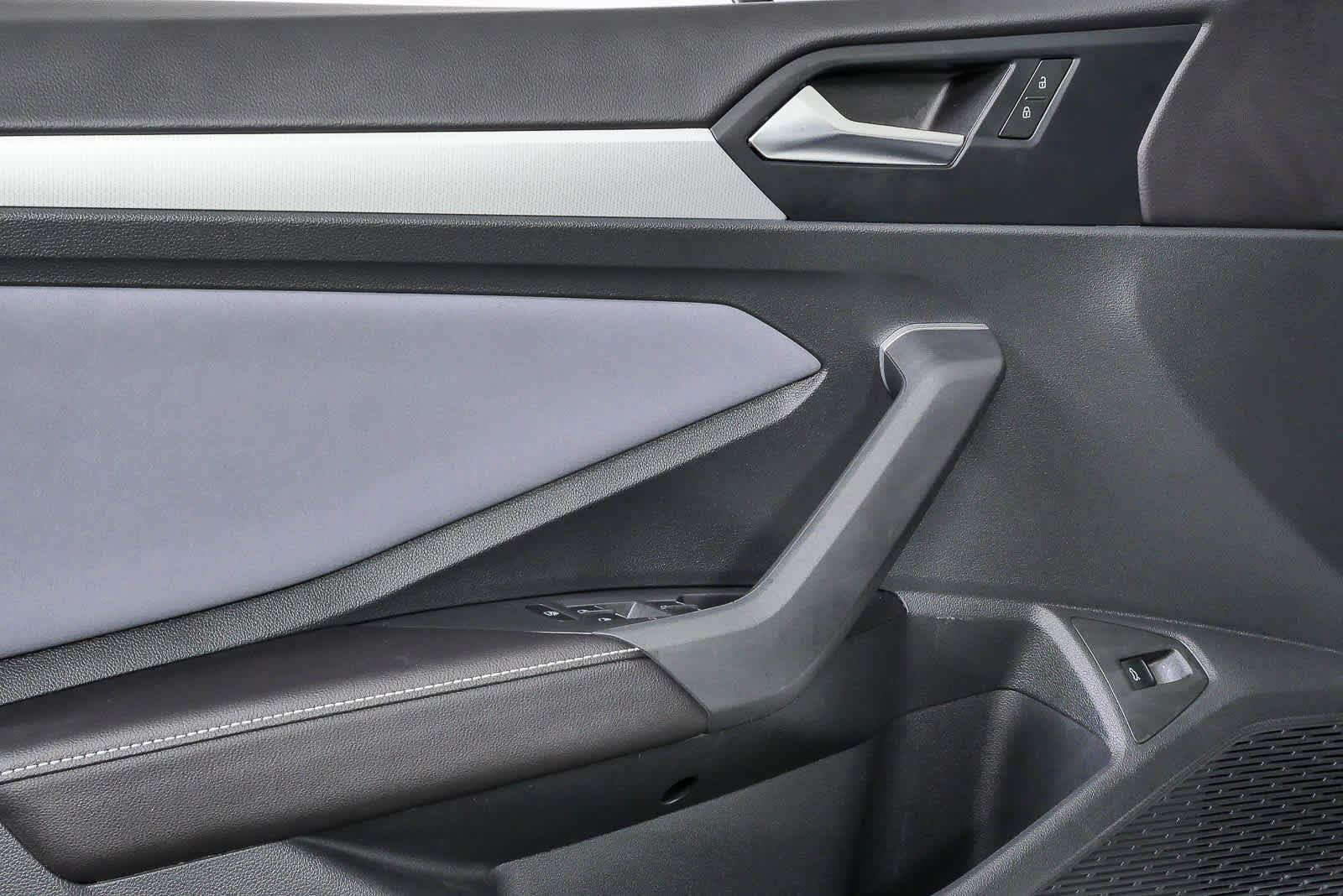 Certified 2025 Volkswagen Jetta SE FWD image 6