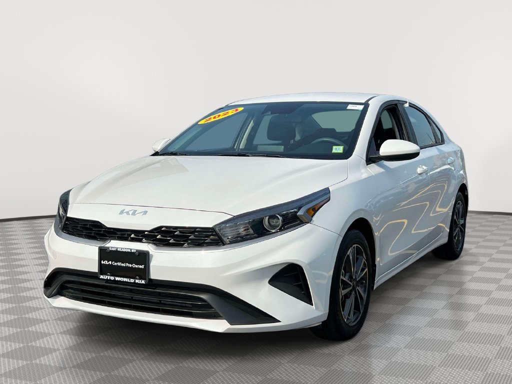 Certified 2023 Kia Forte LXS FWD image 3