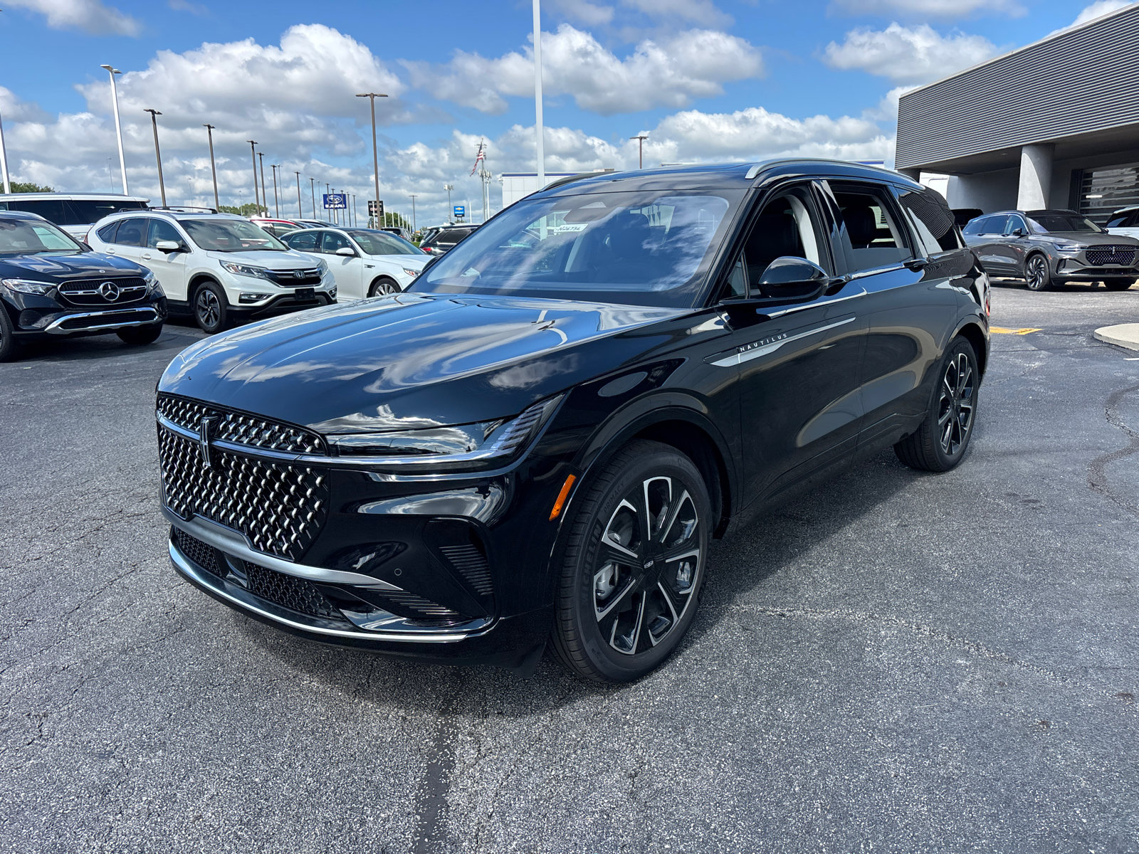 New 2026 Lincoln Nautilus Reserve AWD/4WD image 3
